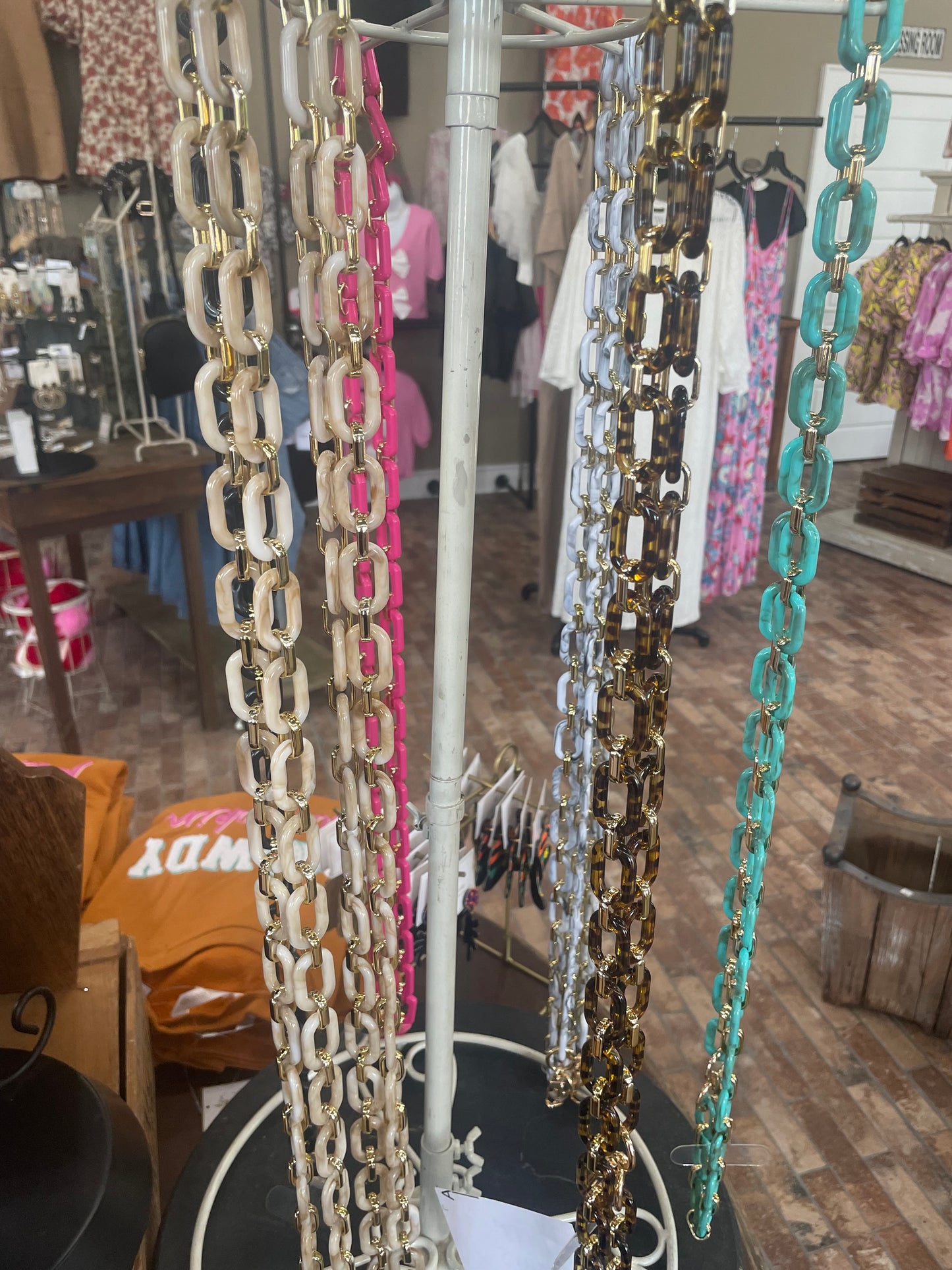 CROSSBODY PHONE CHAIN